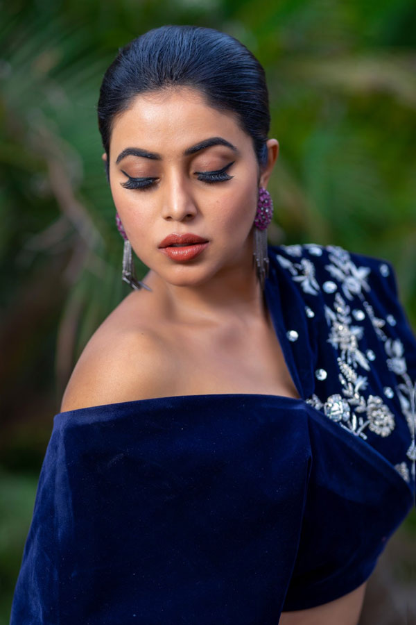 Actress Poorna Glamorous Photo Gallery - Sakshi