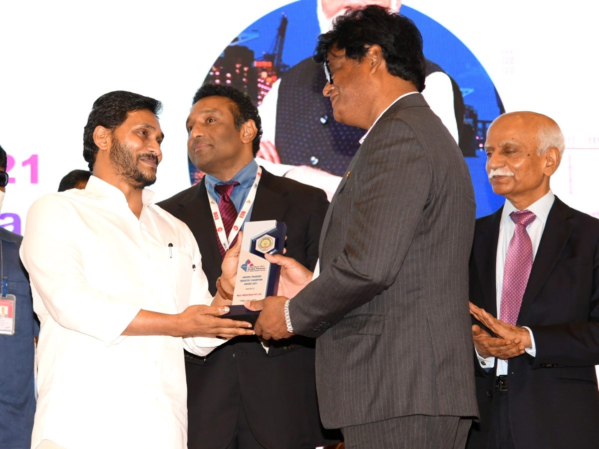 Vanijya Utsavam 2021 YS Jagan Give Industry And Export Champion Awards Photo Gallery - Sakshi