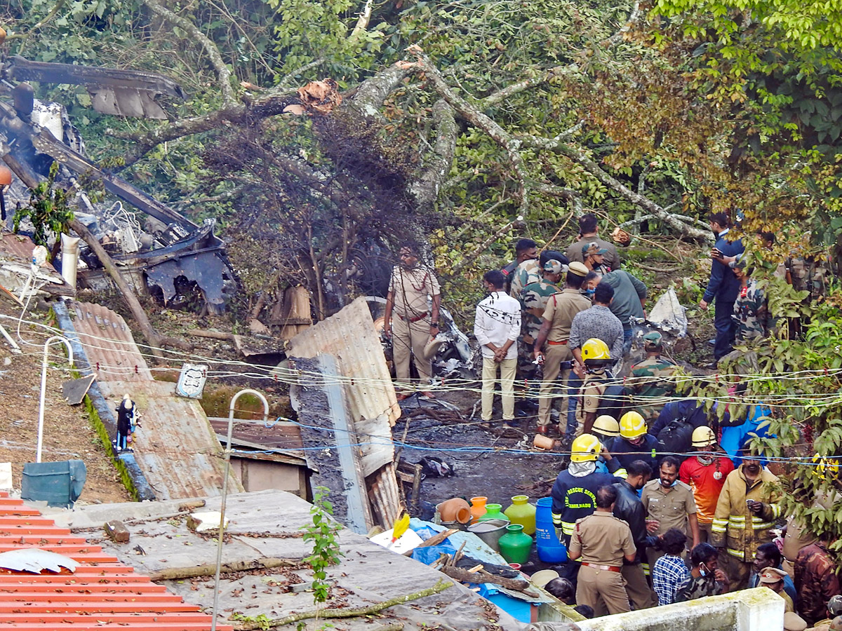 CDS General Bipin Rawat dies in chopper Crash In Tamil Nadu - Sakshi