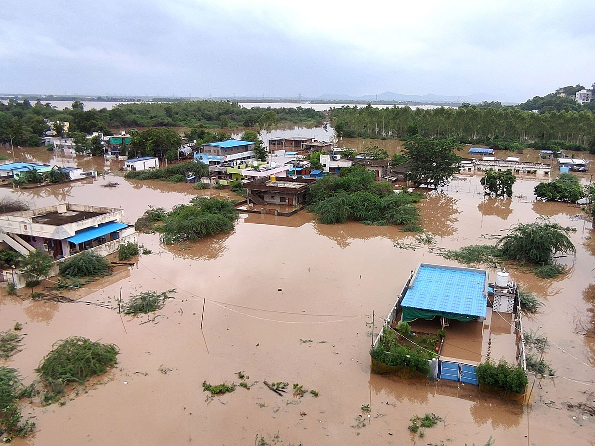 Heavy Rains Inundation Both Andhra Pradesh And Telangana States - Sakshi