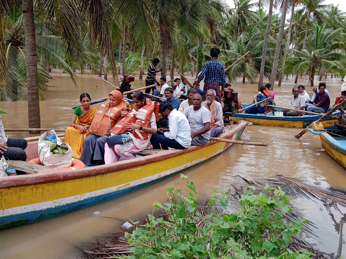 Heavy Rains Inundation Both Andhra Pradesh And Telangana States - Sakshi