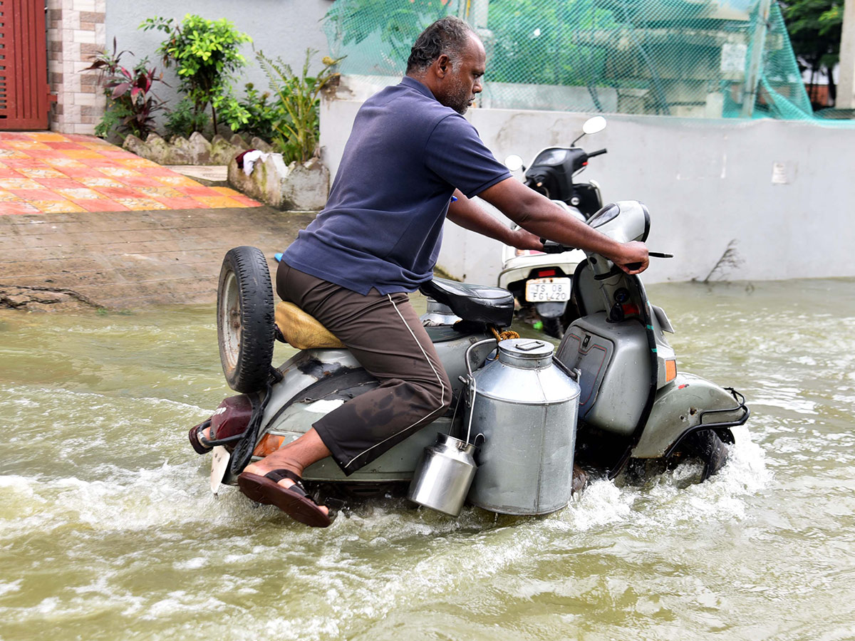 Heavy Rain Alert for Hyderabad Pics - Sakshi