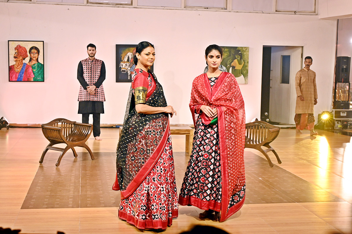 Handloom Day Fashion Show At Madhapur - Sakshi