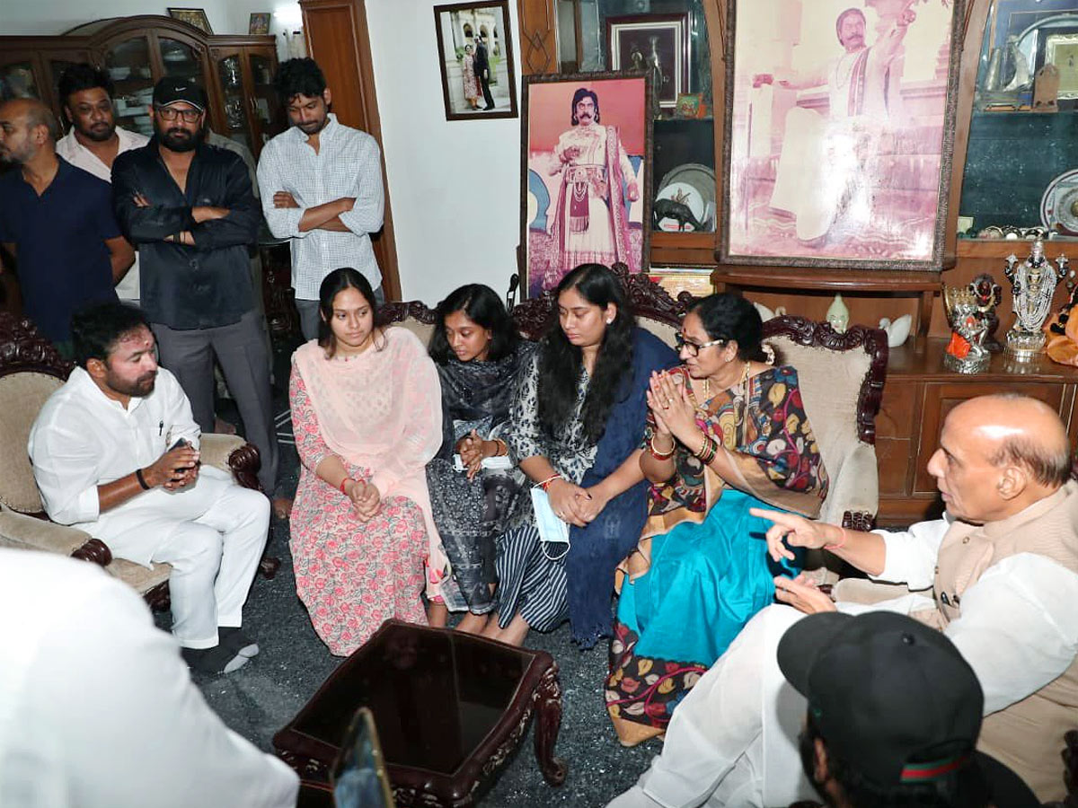 Minister Rajnath Singh meets Prabhas and Krishnam Raju family Photo Gallery - Sakshi