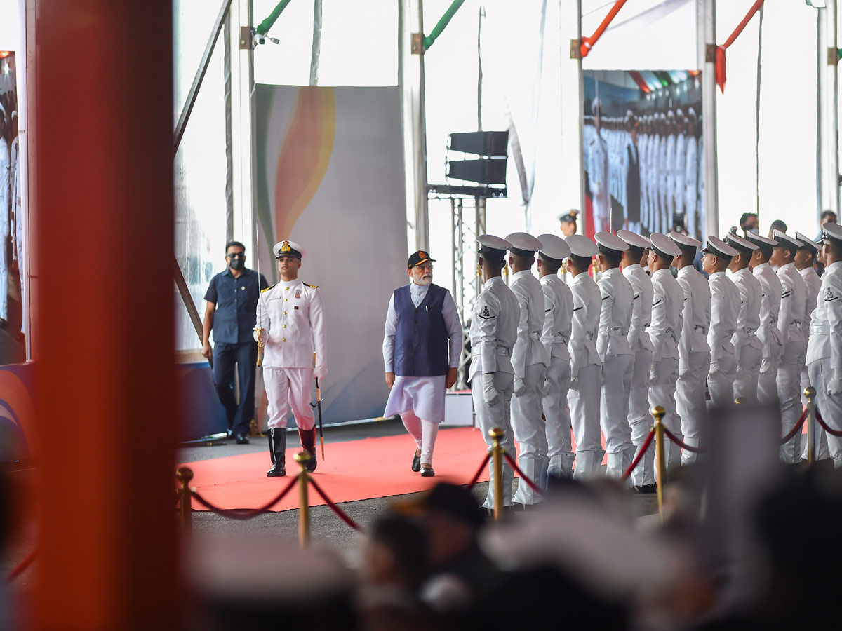 PM Modi Receives Guard Of Honour On INS Vikrant Commission At Kochi Shipyard Photo Gallery - Sakshi