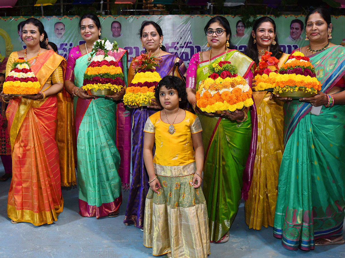 Bathukamma Festival Celebrations In Kukatpally Photo Gallery - Sakshi