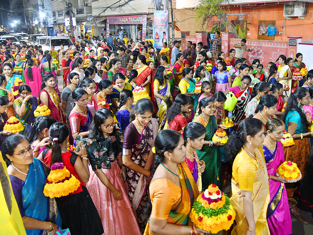 Bathukamma Festival Celebrations In Kukatpally Photo Gallery - Sakshi
