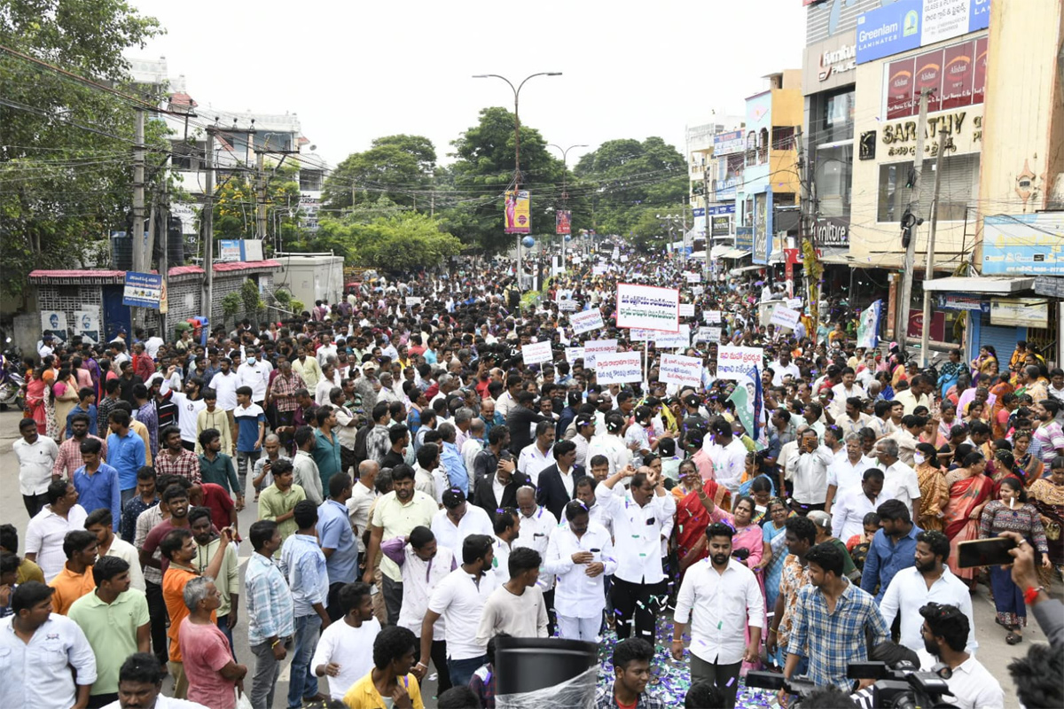 Big Rally for 3 Capitals in Tirupati  - Sakshi