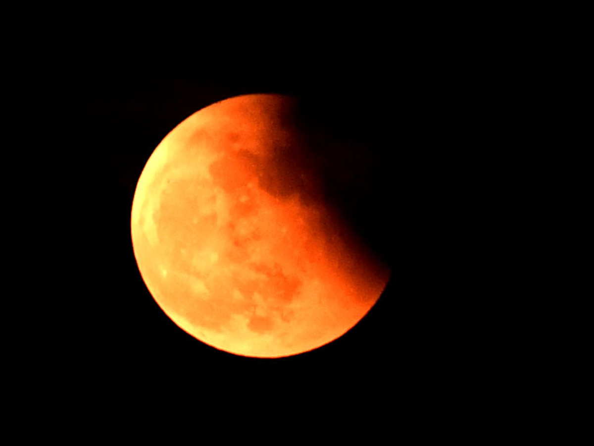 Lunar Eclipse Chandra Grahan 2022 In Telugu States Photos Surfaced - Sakshi