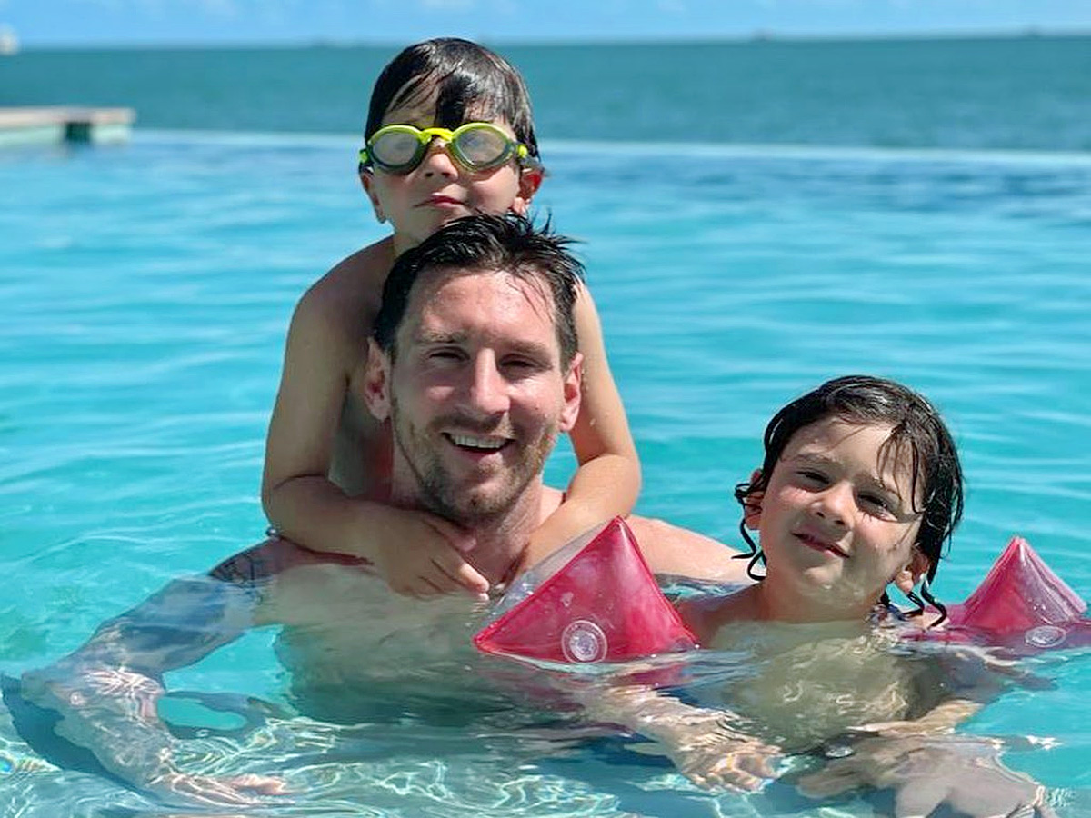 Argentina Footballer Messi Beautiful Family Photos - Sakshi