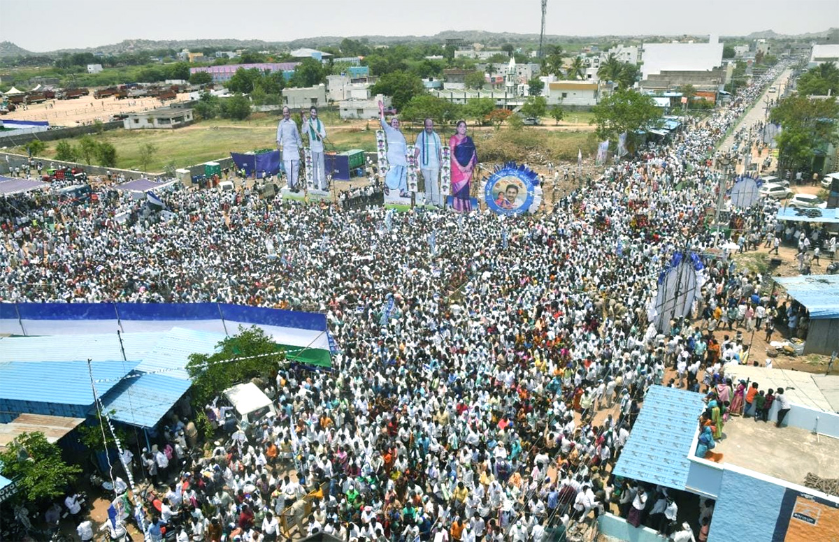 Huge Crowd At CM YS Jagan Pattikonda Sabha - Sakshi