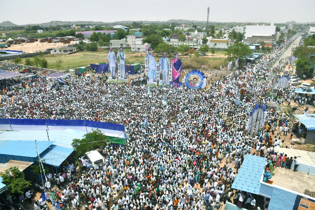 Huge Crowd At CM YS Jagan Pattikonda Sabha - Sakshi