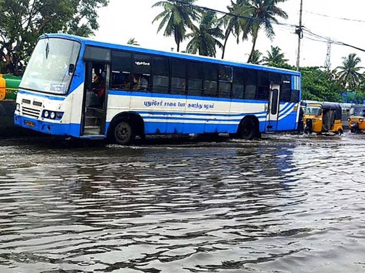 Tamil Nadu rains: Heavy rains lash Chennai its suburbs Photos - Sakshi