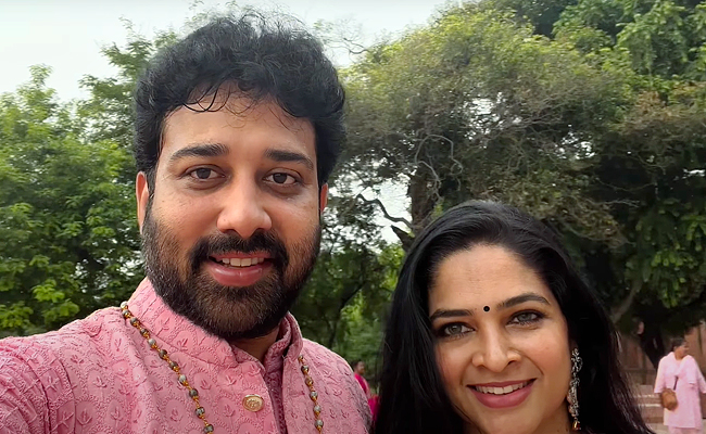 Siva Balaji and his wife Madhumitha Visit Delhi Tour Photos - Sakshi
