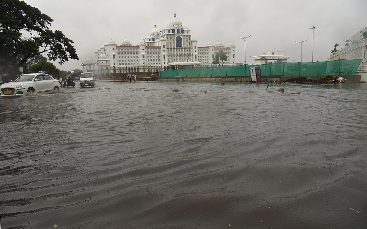 Heavy Rains In Hyderabad - Sakshi