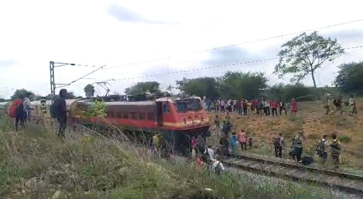Falaknuma Express train catches fire near Hyderabad - Sakshi