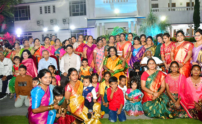Governor Tamilisai participated in Bathukamma Celebrations at Raj Bhavan Photos - Sakshi