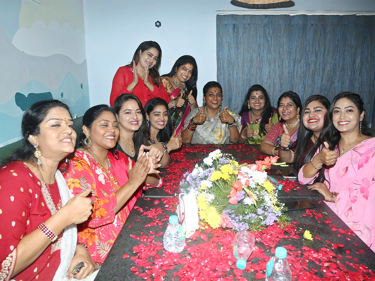 Roja Launches Mee Kadupuninda Restaurant Photos - Sakshi