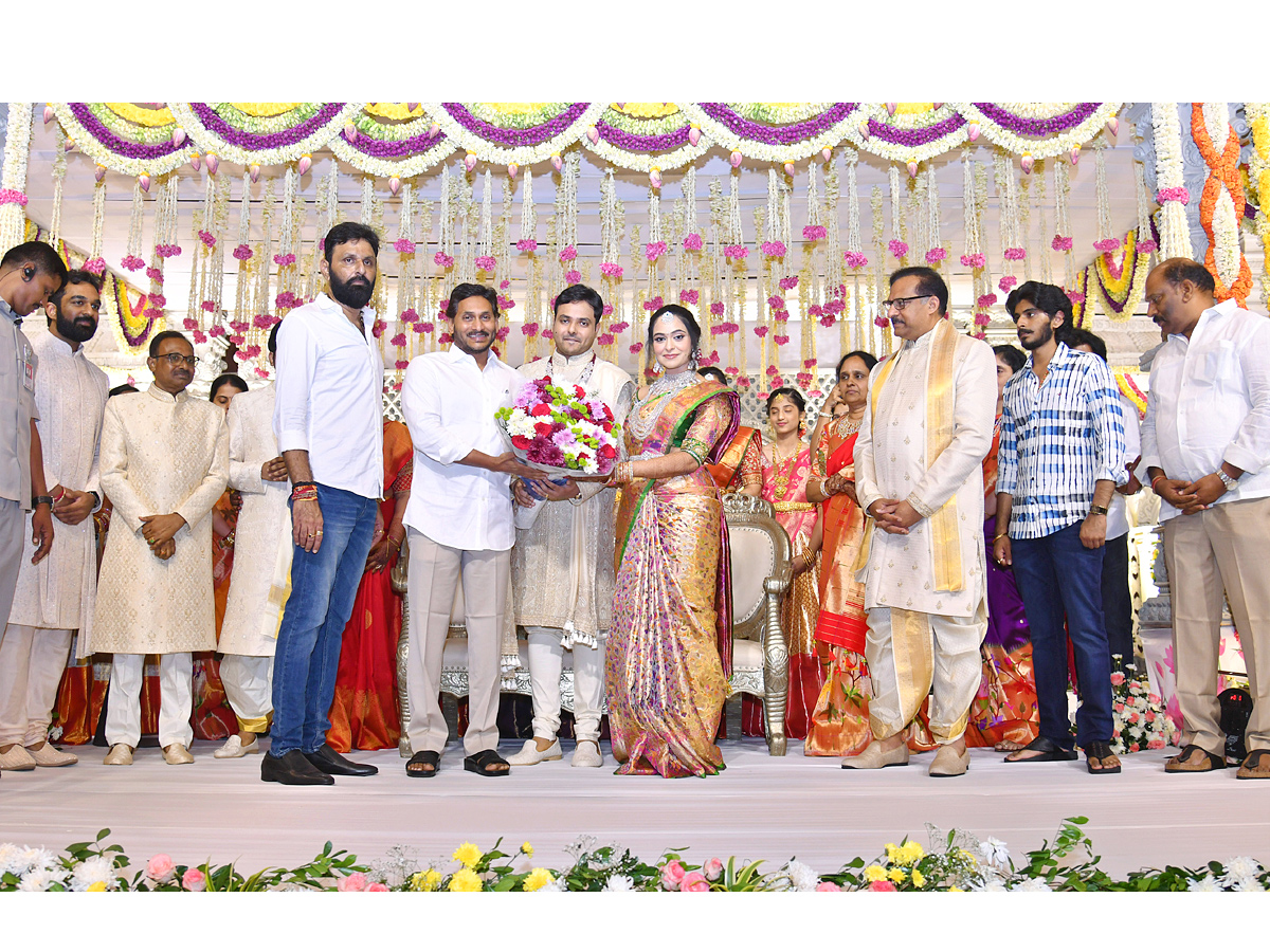 CM YS Jagan Attends Kodali Nani Niece The Wedding Photos - Sakshi