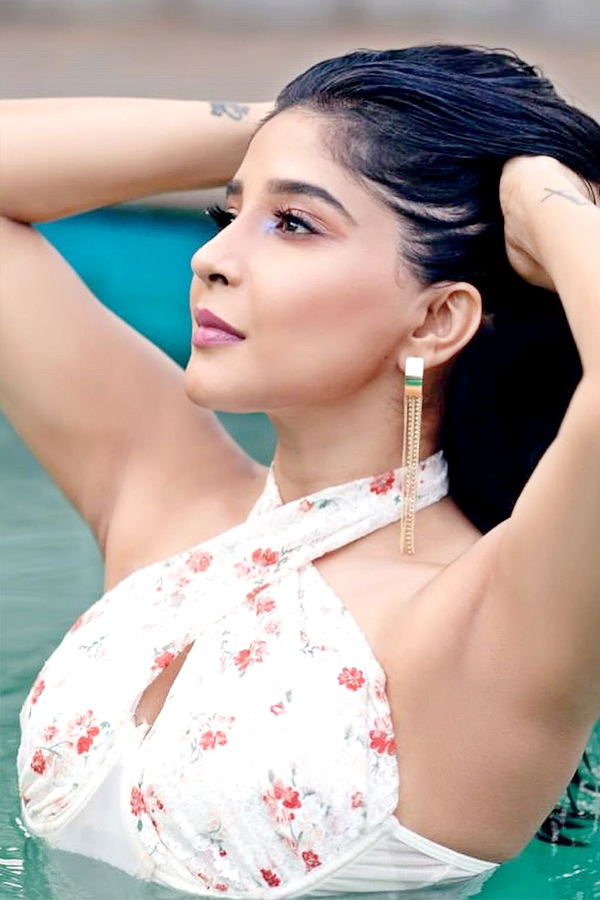 Indian Actress Sakshi Agarwal HD Photo Gallery - Sakshi