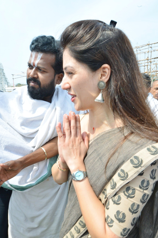 Actress Mehreen Pirzada Visits Tirumala Temple Photos - Sakshi