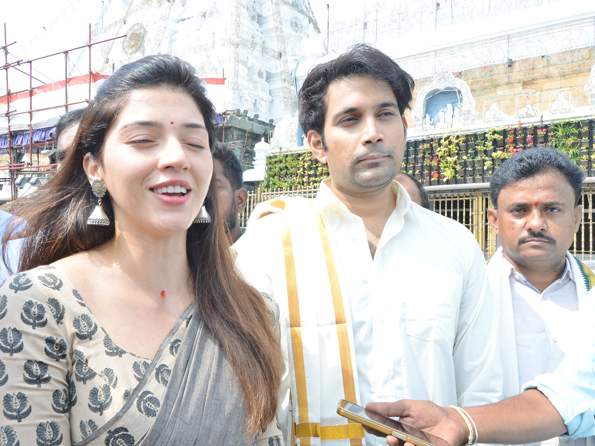 Actress Mehreen Pirzada Visits Tirumala Temple Photos - Sakshi