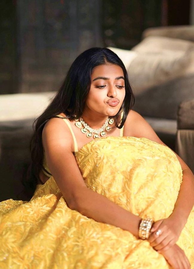 Shivani Rajashekar Glamorous Looks - Sakshi