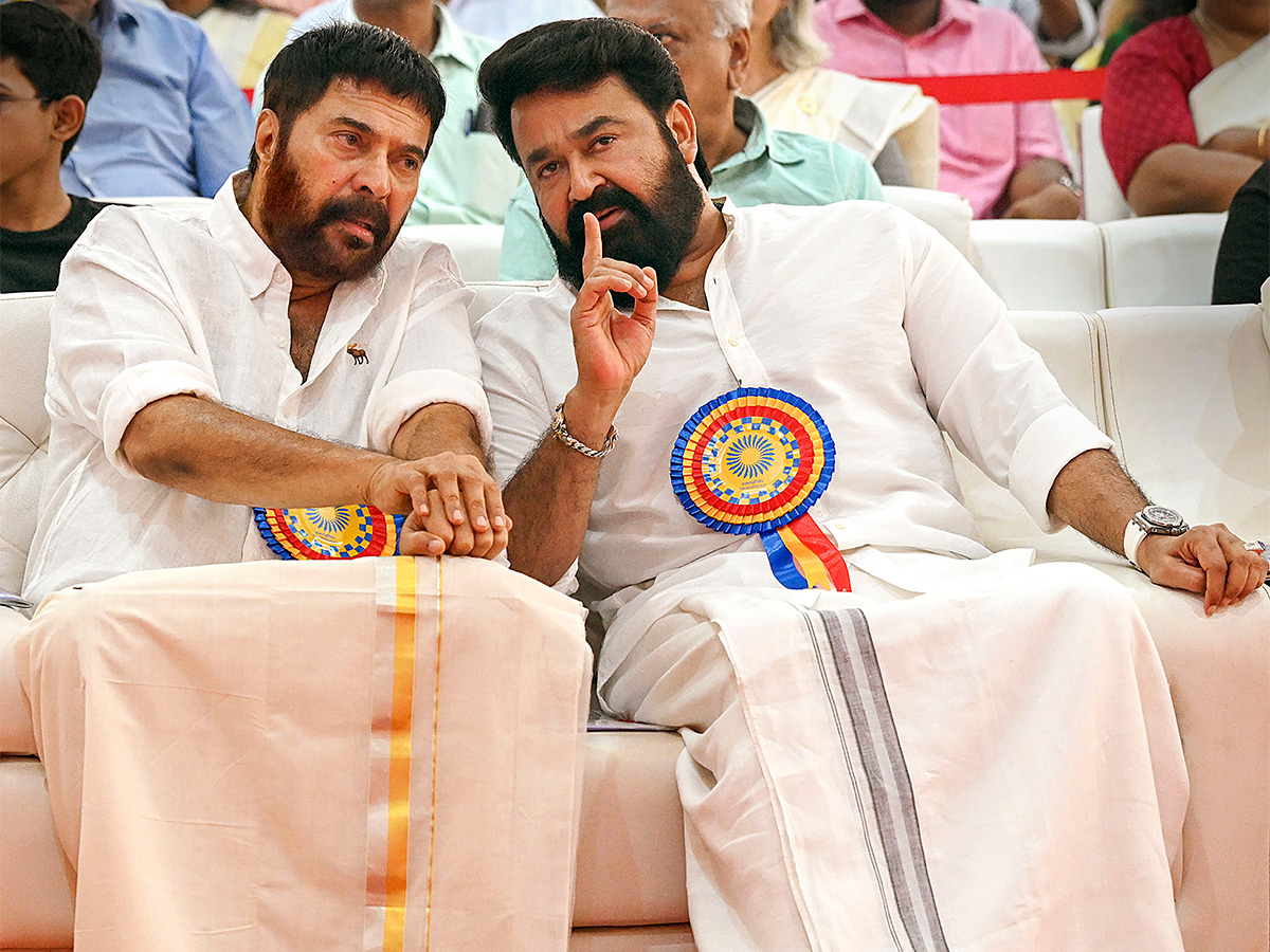 Mohanlal Mammootty and Kamal Haasan attend Keraleeyam 2023 Photos - Sakshi