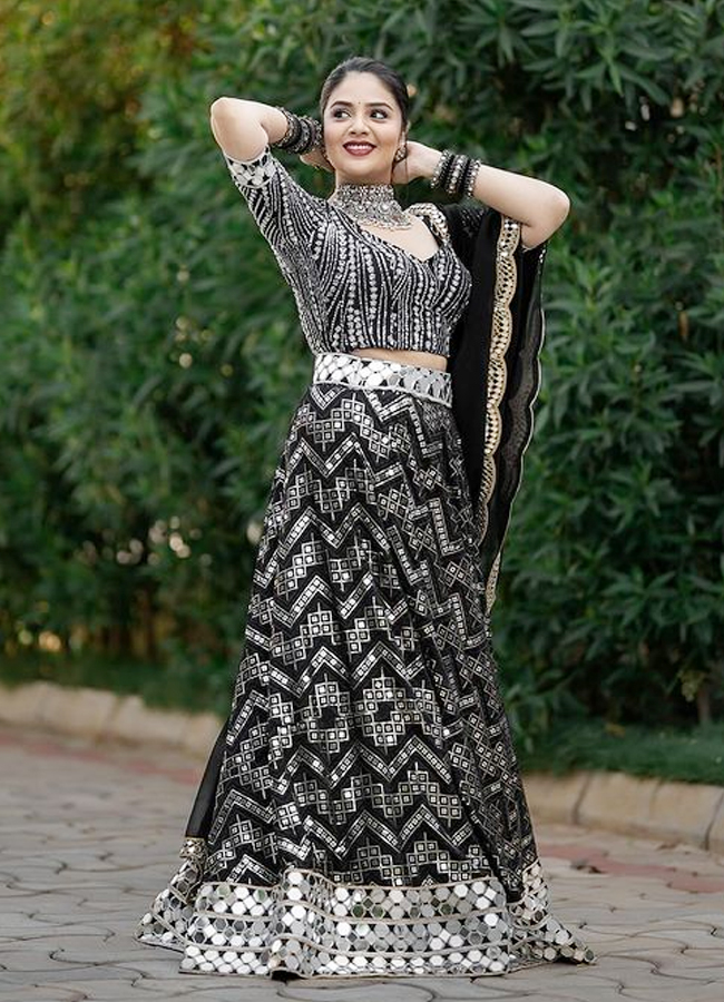  Sreemukhi Beautiful Black Dress Looks Stunning  - Sakshi