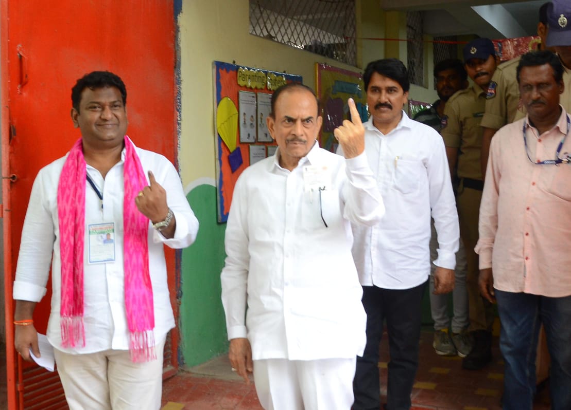 Cine Stars And Celebrities Cast Their Votes In TS Assembly Elections - Sakshi