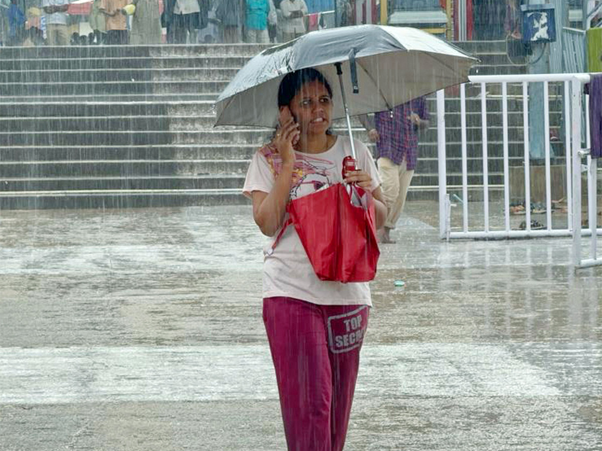 heavy rains rain in tirumala pics - Sakshi