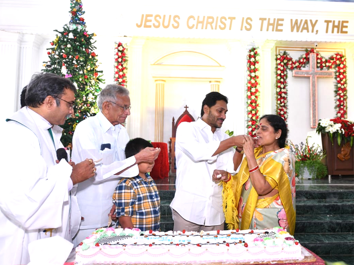 CM Jagan Participated In Christmas Celebrations With Family Members - Sakshi