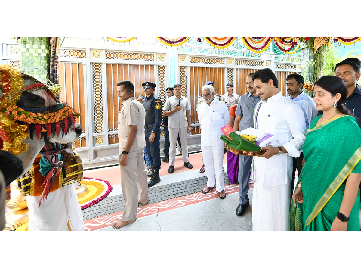 CM YS Jagan and YS Bharati Bhogi Celebrations Photos - Sakshi