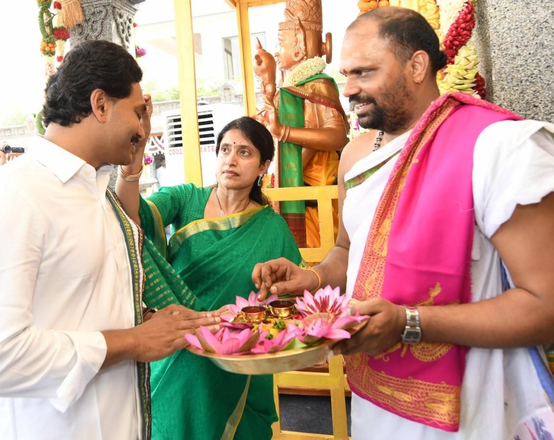 CM YS Jagan and YS Bharati Bhogi Celebrations Photos - Sakshi
