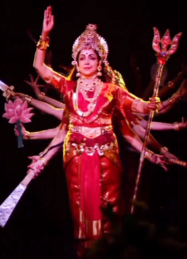 Hema Malini Performed As Parvathi Devi On Maha Shivratri - Sakshi
