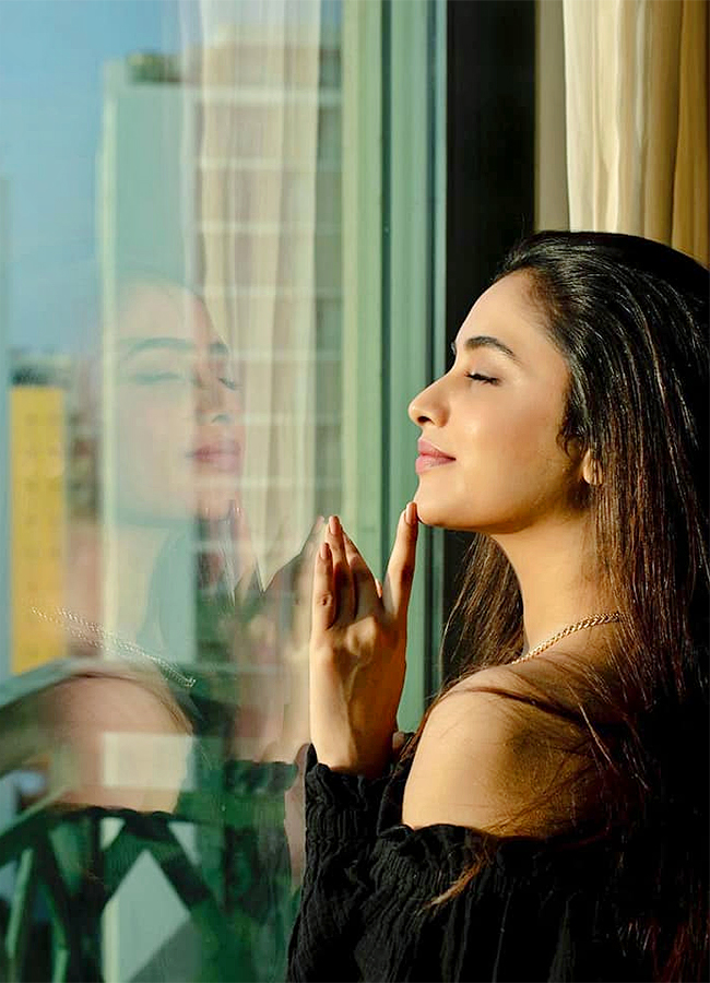 Actress Priyanka Arul Mohan Hot Photoshoot - Sakshi