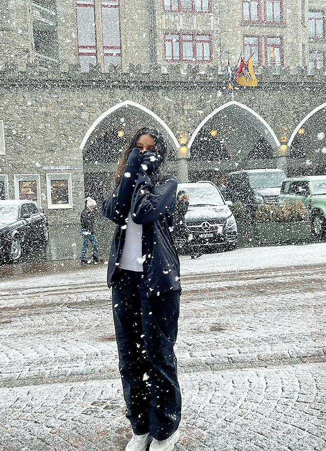 Ghattamaneni sithara enjoying in snow photos goes viral  - Sakshi