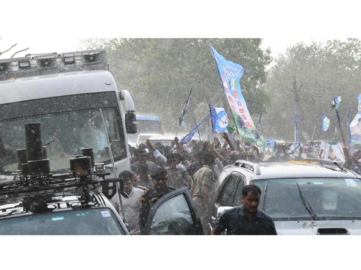 Heavy Rain In CM Jagan Memanatha Siddam Bus Yatra Photos - Sakshi