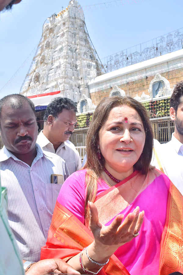 Actress Jaya Prada Visits Tirumala Srivari Temple Photos - Sakshi