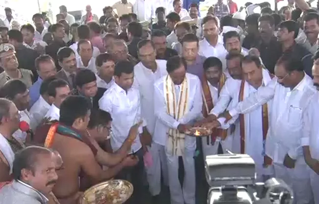 K. Chandrasekhar Rao inaugurates Suryapet Collectorate building - Sakshi