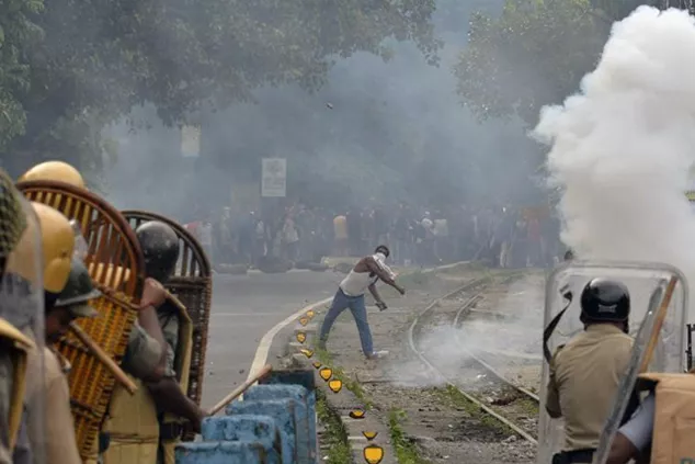 Cop killed in Darjeeling fresh clashes