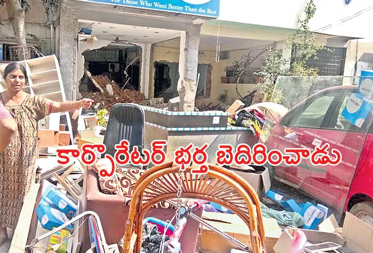 owner and corporator threatens Tenants to vacate house - Sakshi