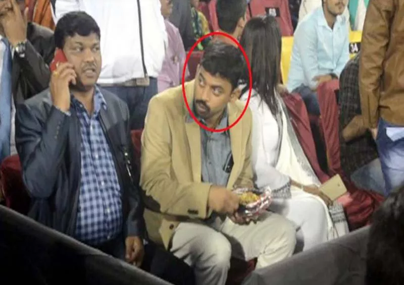 Chit Fund fraud Accused in vvip gallery in t20 cricket match - Sakshi
