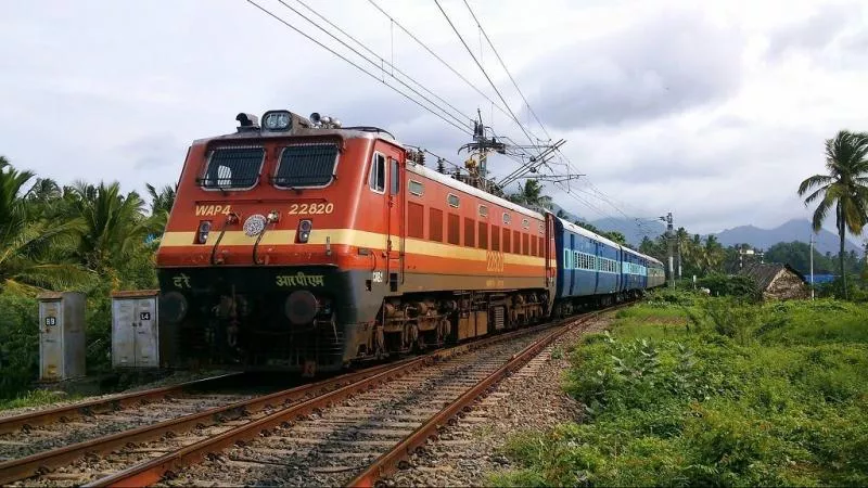 special train between kacheguda Kakinada - Sakshi
