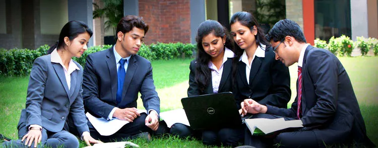 Student Of This B-School Bags Summer Internship Stipend Of Rs. 5 Lakh - Sakshi