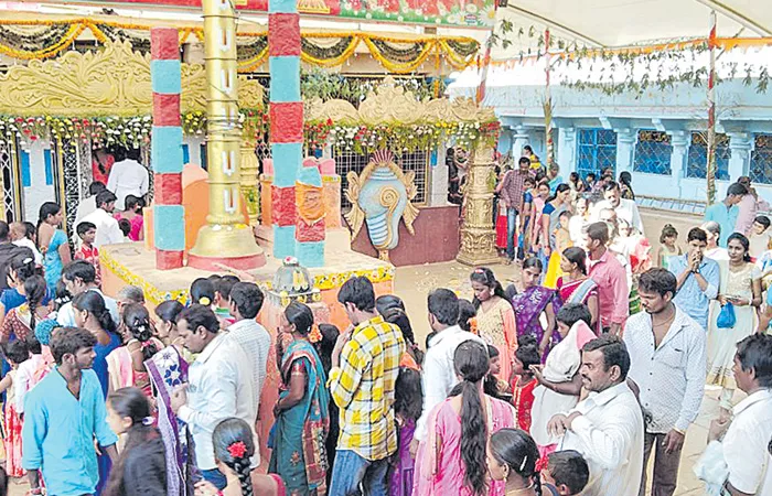 Mahesh Vijapurkar article on new year celebrations - Sakshi