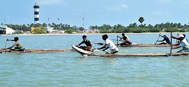 tamilnadu fishermans attack on ap fishermans - Sakshi
