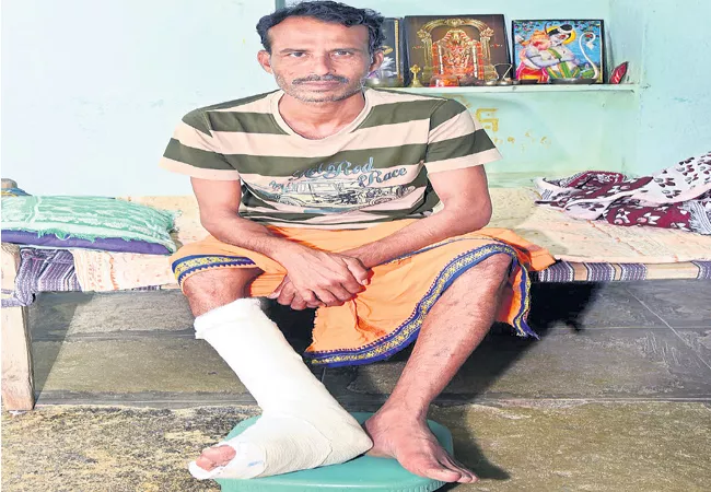 sircilla man injured in dubai return to home - Sakshi