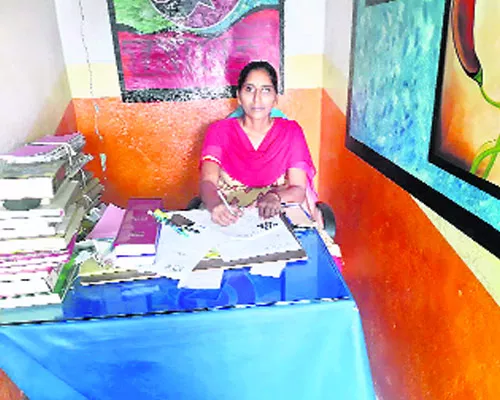 Chaitanya Women's Association jhansi lakshmi  fire on governments - Sakshi