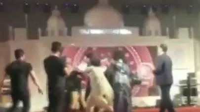 singers create ruckus on stage after organisers misbehave with mother - Sakshi